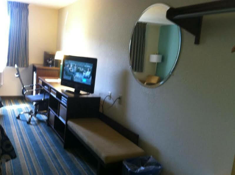 Super 8 By Wyndham Hotel 2*