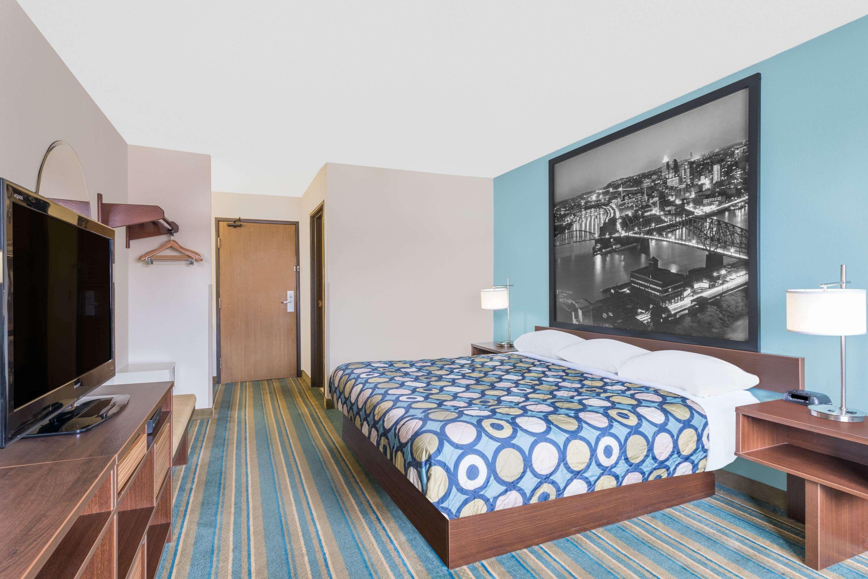 Super 8 By Wyndham Hotel