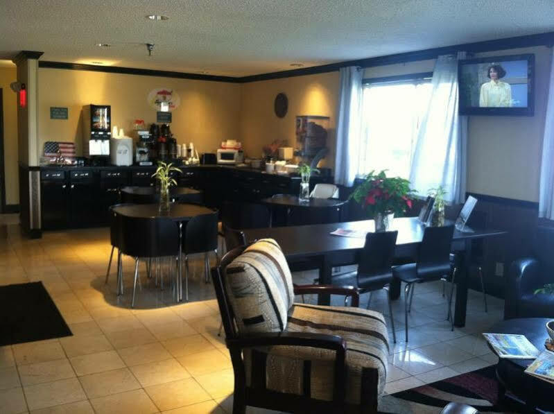 Super 8 By Wyndham Hotel