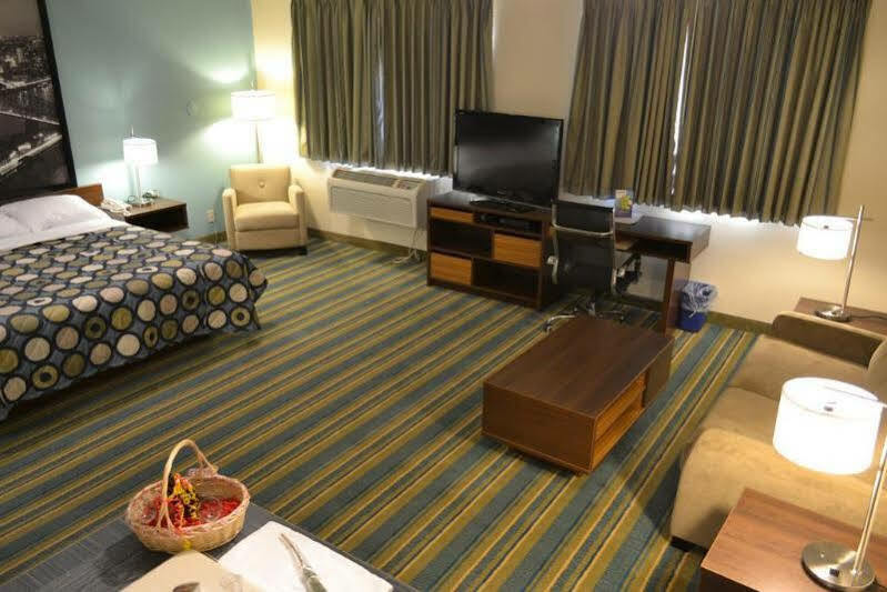 Super 8 By Wyndham Hotel